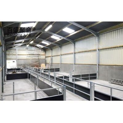 Construcción prefabricada de acero con ventanas de aleación de aluminio Edificio agrícola para graneros de ganado