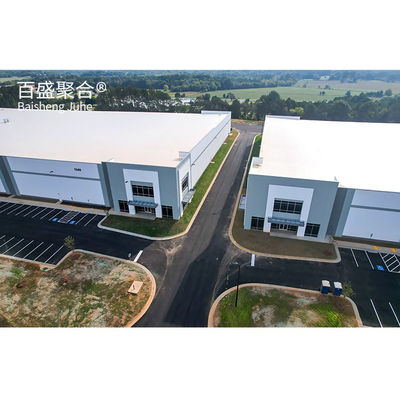 Diseño de salón de construcción industrial con estructura de acero de conexión de pernos
