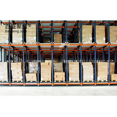 Diseño de salón de construcción industrial con estructura de acero de conexión de pernos