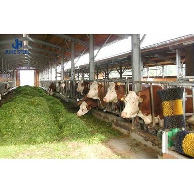 Puerta de rodillos estructura prefabricada de acero casa de vacas para aves de corral cobertizo comercial