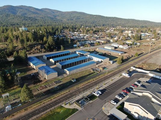Taller de estructuras de acero en almacén con ventana de aleación de aluminio y marco de acero