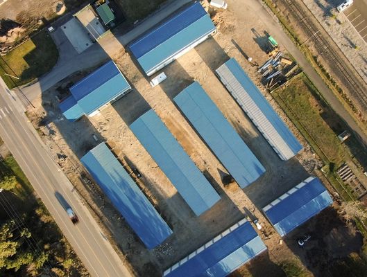 Taller de estructuras de acero en almacén con ventana de aleación de aluminio y marco de acero