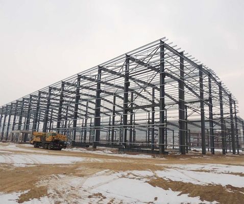 Almacén industrial cobertizo de marco metálico con techo de paneles estándar y sándwich AiSi