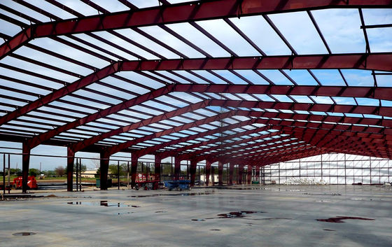 Almacén industrial cobertizo de marco metálico con techo de paneles estándar y sándwich AiSi