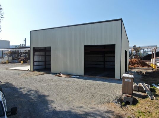 Tolerancia de soldadura ± 1% Construcción de estructuras prefabricadas de acero para el mercado de almacenes comerciales