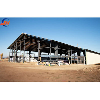 Estructura exterior de acero Almacén de cobertizo de ganado con instalación rápida y puerta de rodillo